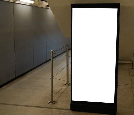Improving Customer Experience with a Digital Standee Improving Customer Experience with a Digital Standee